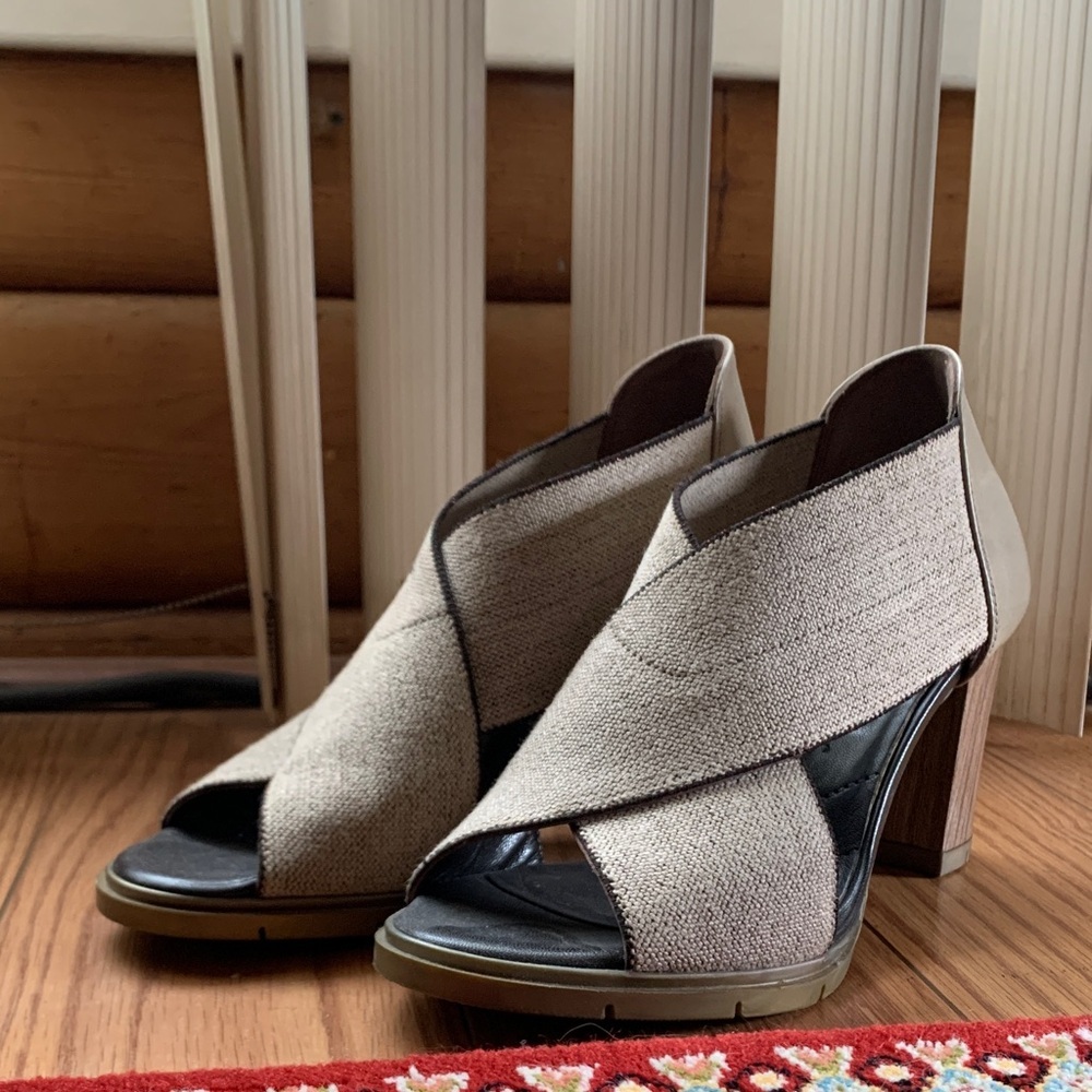 Brand new Chic Beige Women's Heeled Sandals